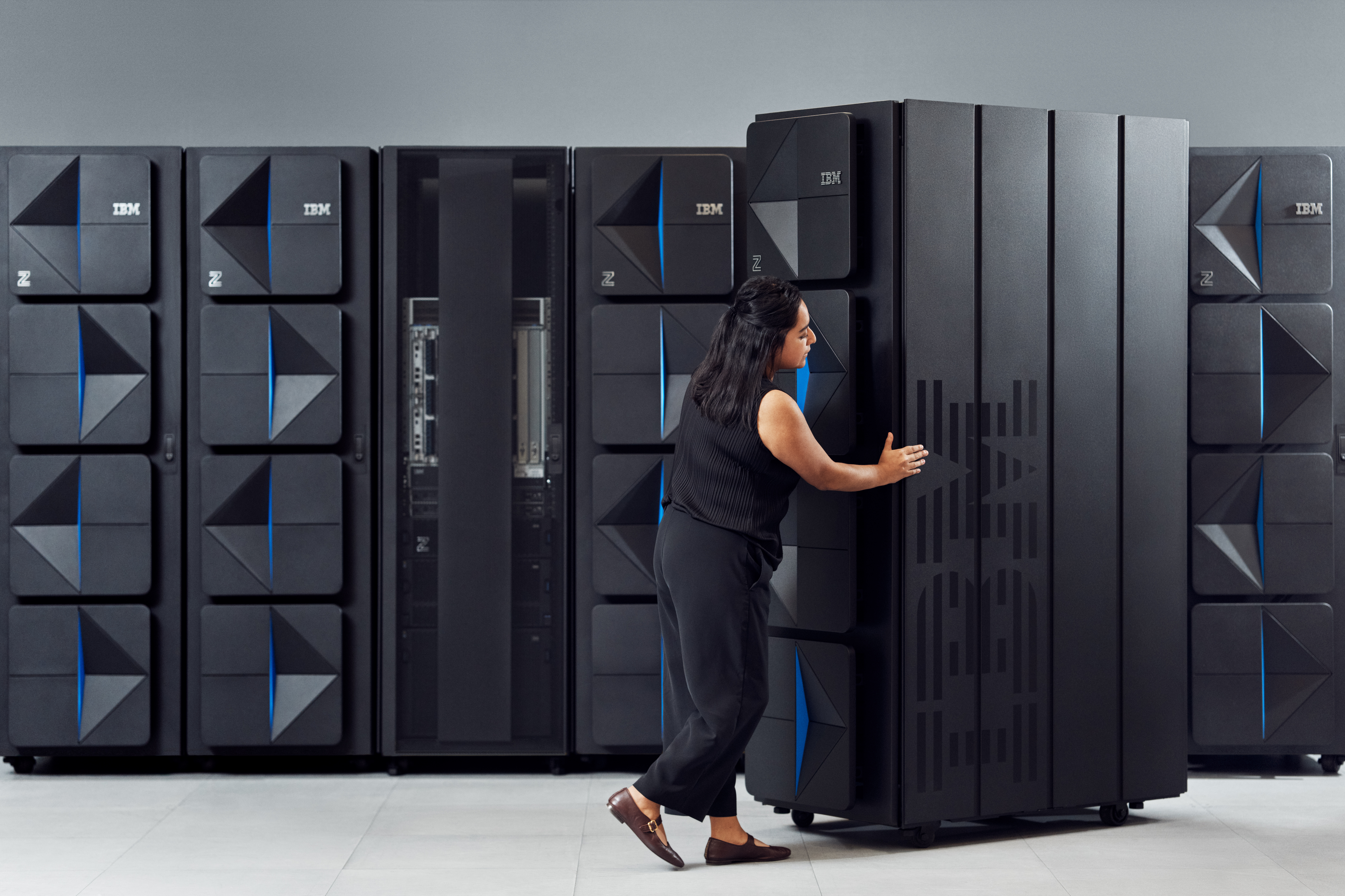 IBM 17 Mainframe Image